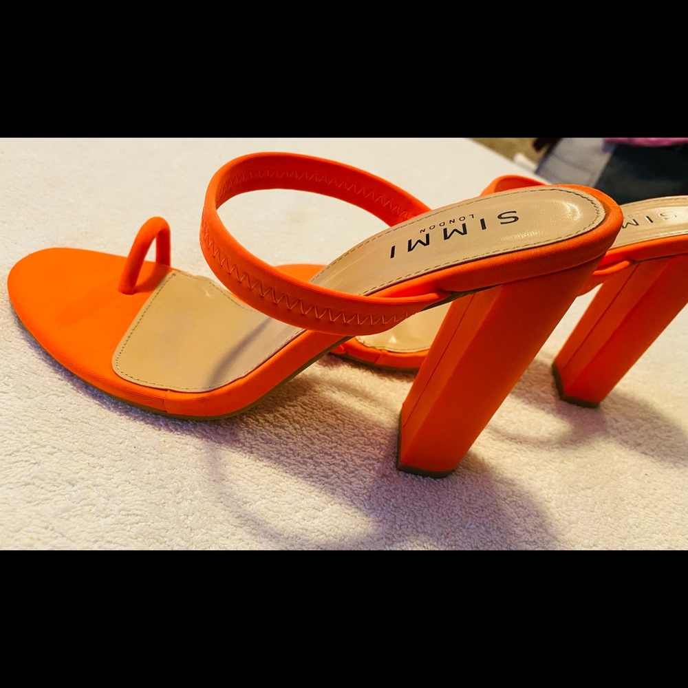 Almost Brand New - Super Gorgeous High Qualit  Heels By SIMMI / London - box 2 - Picture 2 of 9